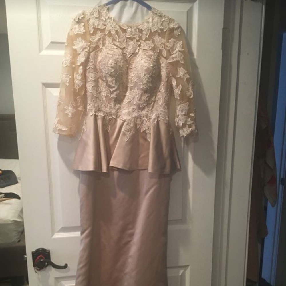 Gold 3/4 sleeve, peplum dress. Size 2.